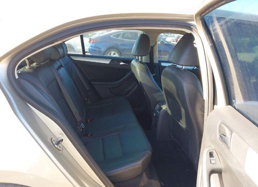 Photo 8 of 2013 Volkswagen Jetta 2.5L SE (VIN 3VWDP7AJ2DM246447)