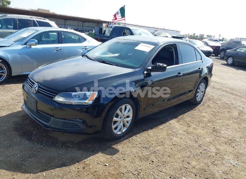 Photo 2 of 2013 Volkswagen Jetta 2.5L SE (VIN 3VWDP7AJ2DM257514)