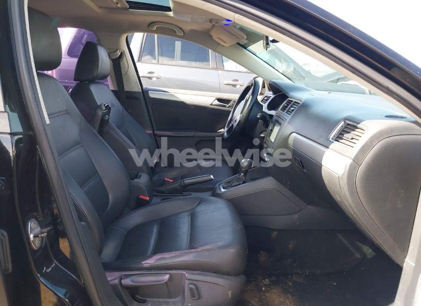 Photo 5 of 2013 Volkswagen Jetta 2.5L SE (VIN 3VWDP7AJ2DM257514)