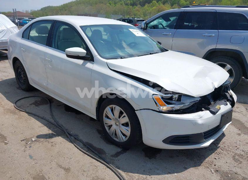2013 Volkswagen Jetta 2.5L SE (VIN 3VWDP7AJ2DM368385) main photo