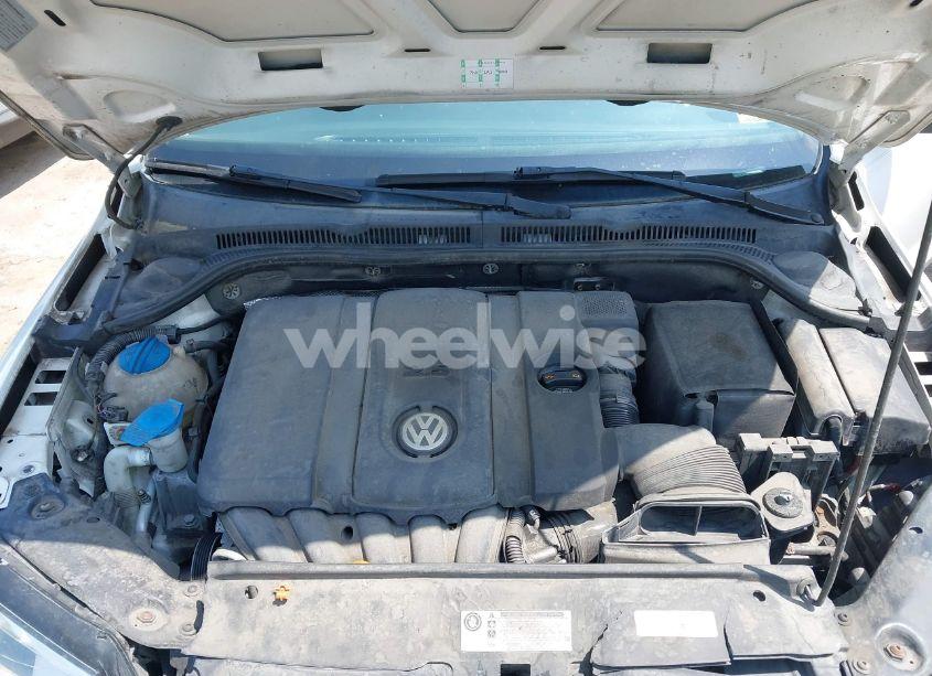 Photo 10 of 2013 Volkswagen Jetta 2.5L SE (VIN 3VWDP7AJ2DM368385)