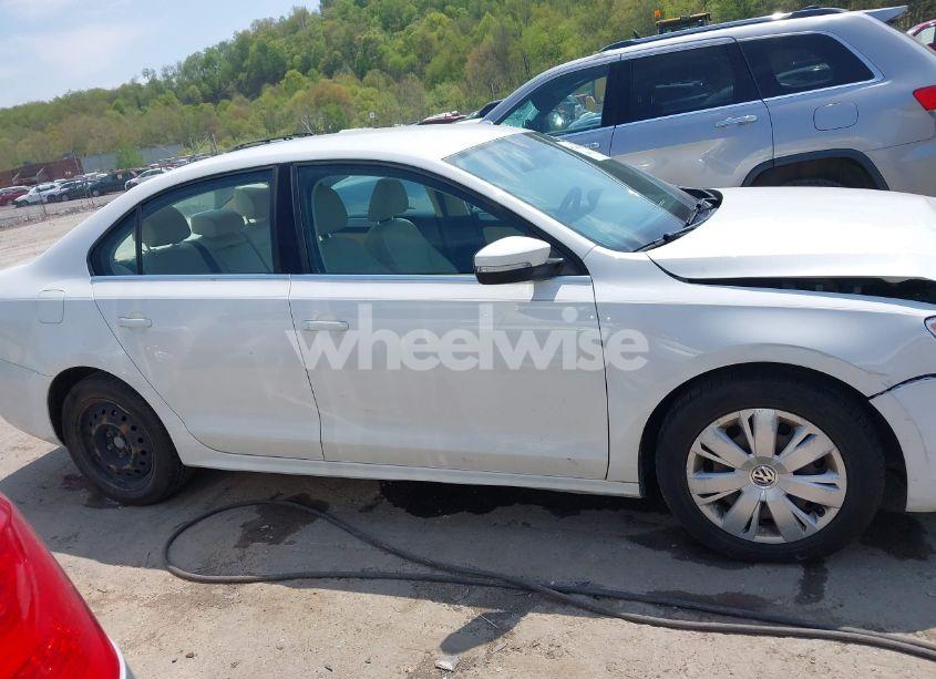 Photo 13 of 2013 Volkswagen Jetta 2.5L SE (VIN 3VWDP7AJ2DM368385)