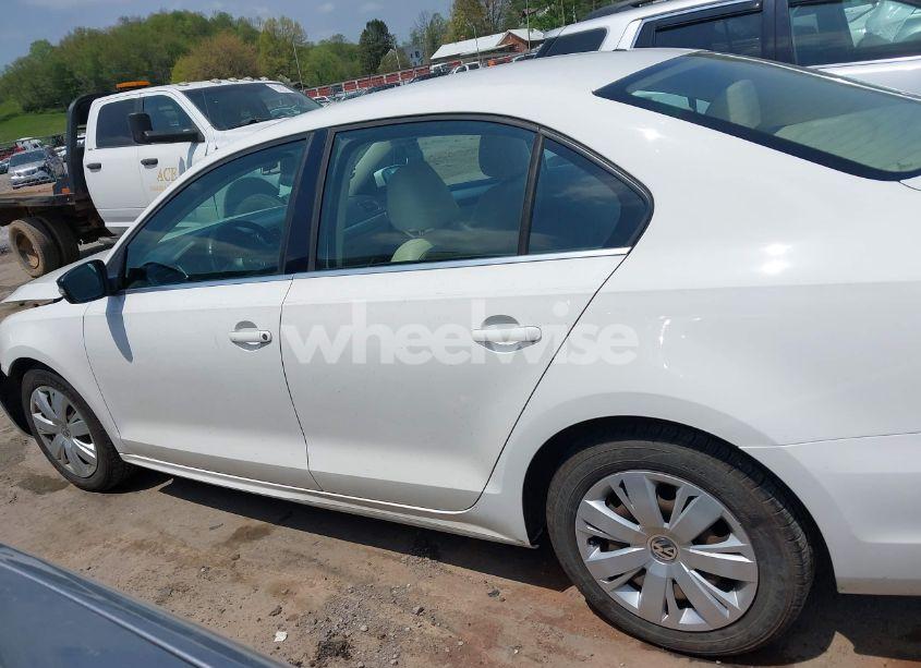 Photo 14 of 2013 Volkswagen Jetta 2.5L SE (VIN 3VWDP7AJ2DM368385)