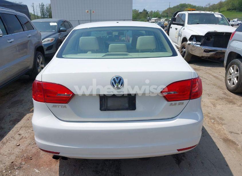 Photo 16 of 2013 Volkswagen Jetta 2.5L SE (VIN 3VWDP7AJ2DM368385)