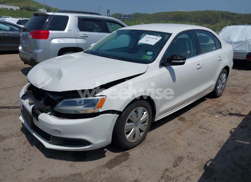 Photo 2 of 2013 Volkswagen Jetta 2.5L SE (VIN 3VWDP7AJ2DM368385)