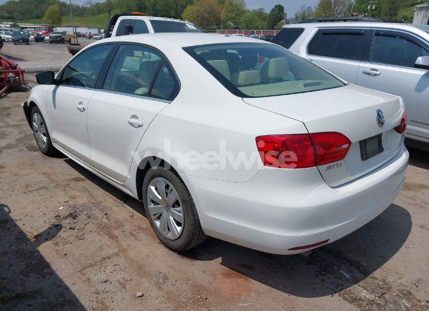 Photo 3 of 2013 Volkswagen Jetta 2.5L SE (VIN 3VWDP7AJ2DM368385)