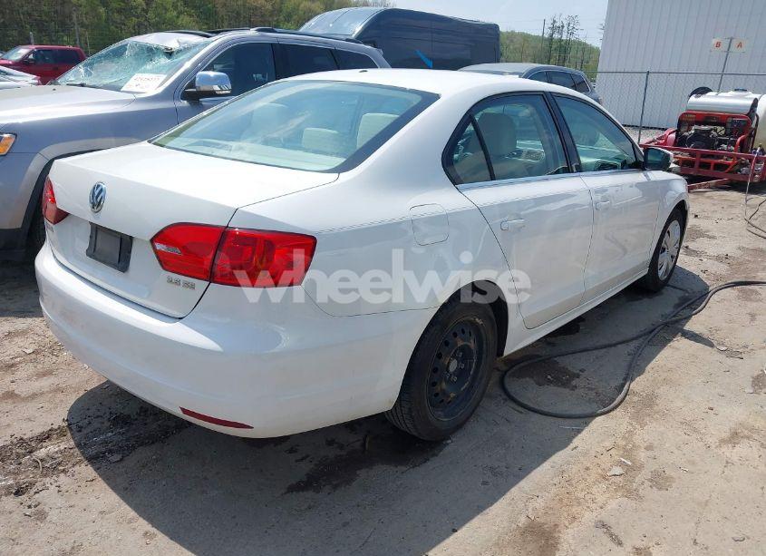 Photo 4 of 2013 Volkswagen Jetta 2.5L SE (VIN 3VWDP7AJ2DM368385)