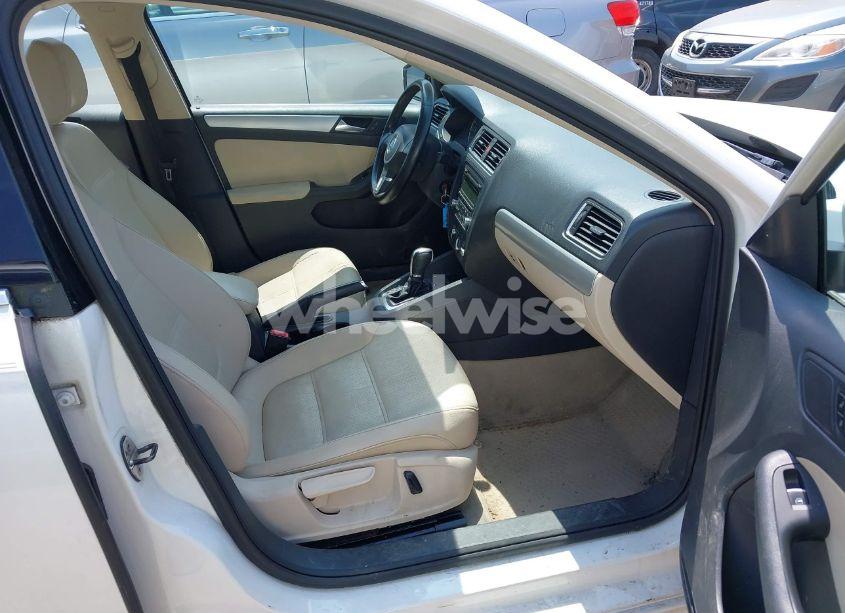 Photo 5 of 2013 Volkswagen Jetta 2.5L SE (VIN 3VWDP7AJ2DM368385)