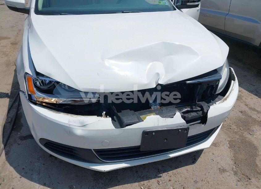 Photo 6 of 2013 Volkswagen Jetta 2.5L SE (VIN 3VWDP7AJ2DM368385)