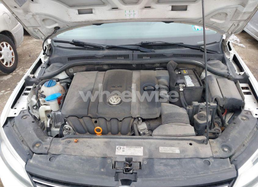 Photo 10 of 2013 Volkswagen Jetta SE (VIN 3VWDP7AJ2DM380634)