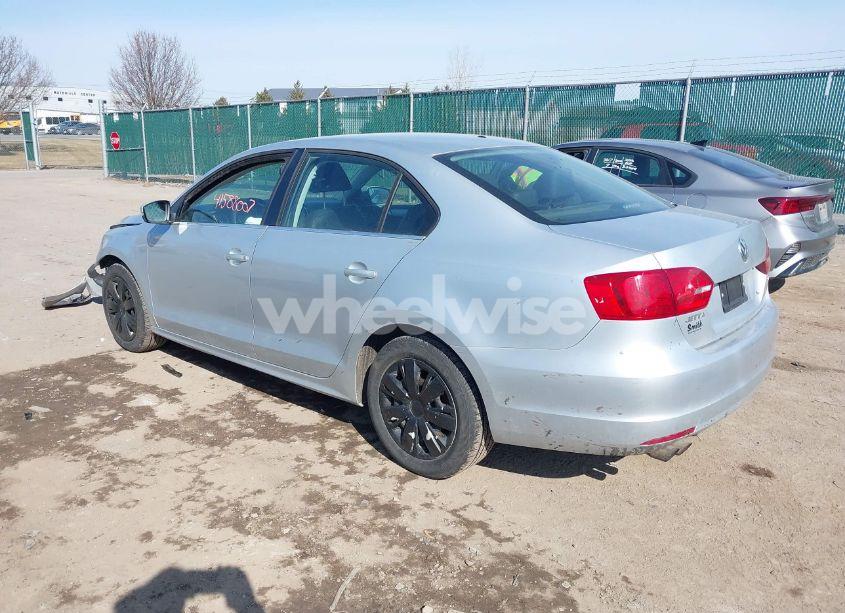 Photo 3 of 2013 Volkswagen Jetta 2.5L SE (VIN 3VWDP7AJ2DM383940)