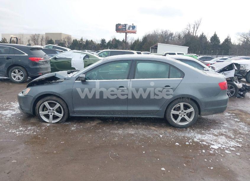 Photo 15 of 2013 Volkswagen Jetta 2.5L SE (VIN 3VWDP7AJ2DM384277)