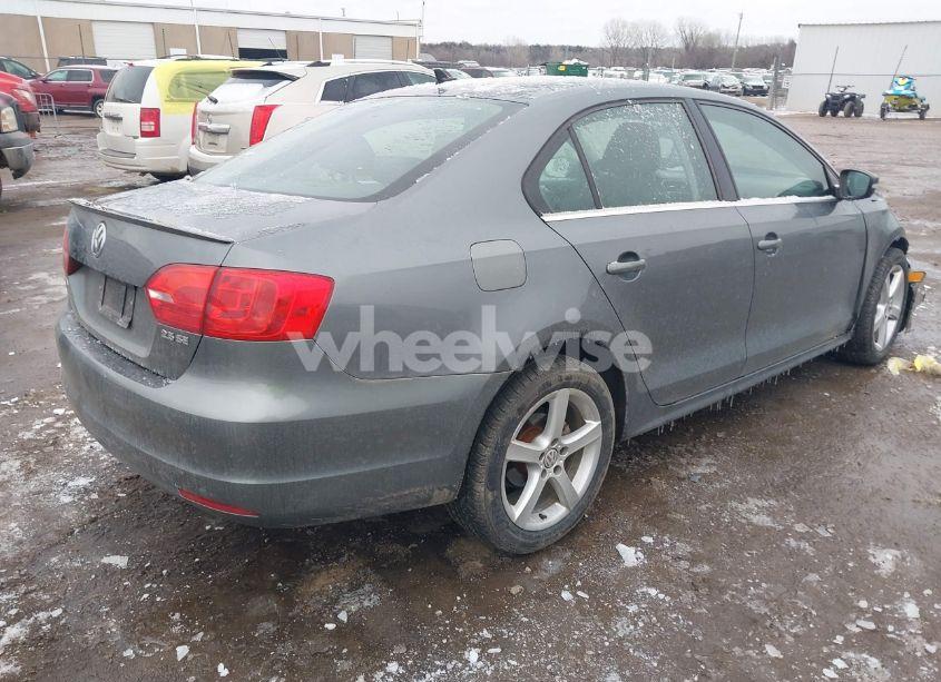 Photo 4 of 2013 Volkswagen Jetta 2.5L SE (VIN 3VWDP7AJ2DM384277)