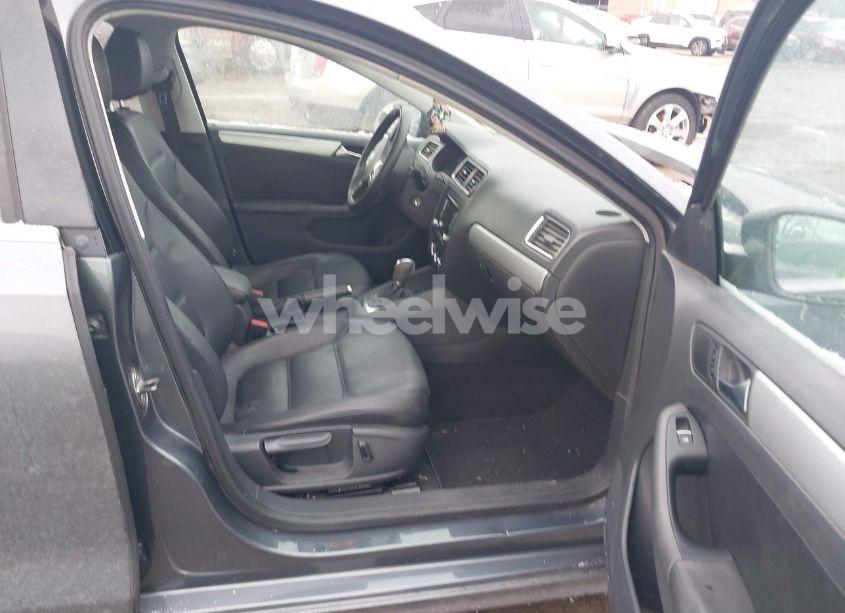 Photo 5 of 2013 Volkswagen Jetta 2.5L SE (VIN 3VWDP7AJ2DM384277)