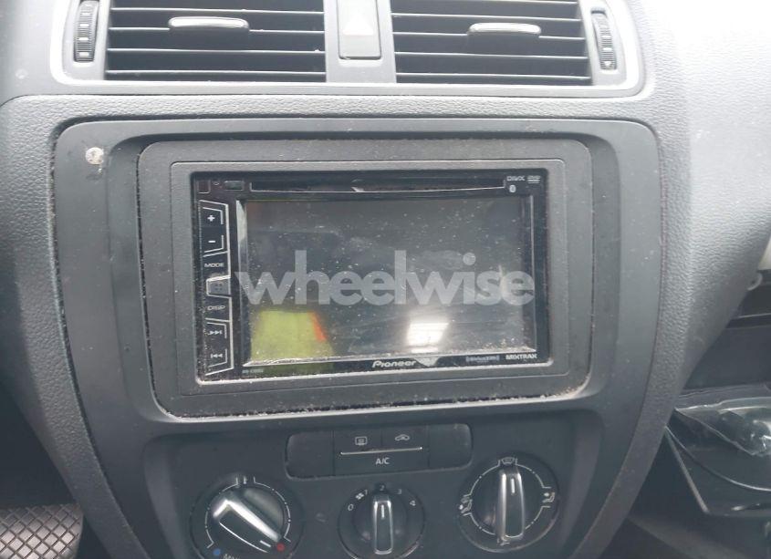 Photo 12 of 2013 Volkswagen Jetta 2.5L SE (VIN 3VWDP7AJ2DM393495)