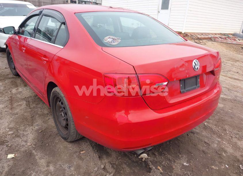 Photo 3 of 2013 Volkswagen Jetta 2.5L SE (VIN 3VWDP7AJ2DM393495)