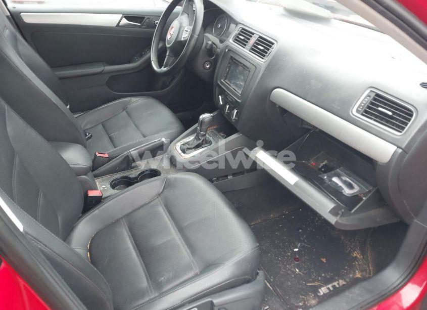 Photo 5 of 2013 Volkswagen Jetta 2.5L SE (VIN 3VWDP7AJ2DM393495)