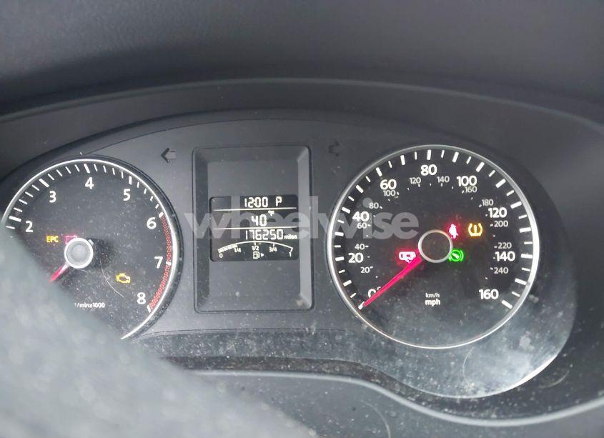 Photo 7 of 2013 Volkswagen Jetta 2.5L SE (VIN 3VWDP7AJ2DM393495)