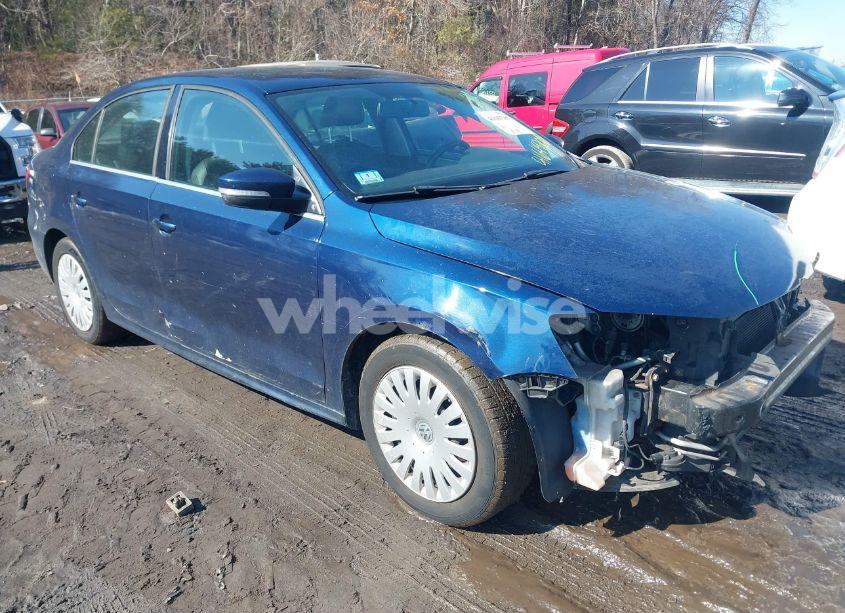 2013 Volkswagen Jetta 2.5L SE (VIN 3VWDP7AJ2DM396090) main photo