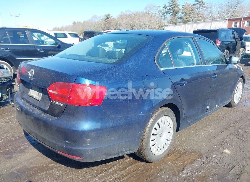 Photo 4 of 2013 Volkswagen Jetta 2.5L SE (VIN 3VWDP7AJ2DM396090)