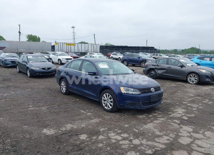2013 Volkswagen Jetta 2.5L SE (VIN 3VWDP7AJ2DM409212) main photo
