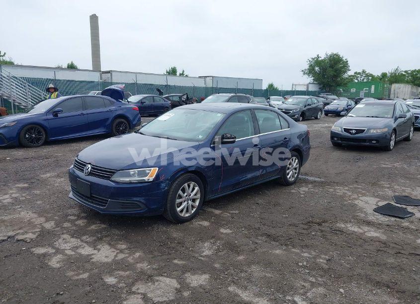 Photo 2 of 2013 Volkswagen Jetta 2.5L SE (VIN 3VWDP7AJ2DM409212)