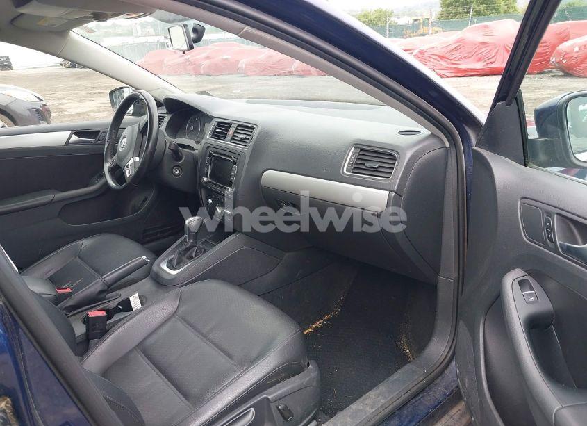 Photo 5 of 2013 Volkswagen Jetta 2.5L SE (VIN 3VWDP7AJ2DM409212)