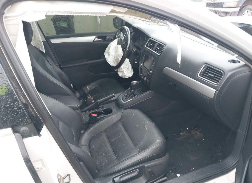 Photo 5 of 2013 Volkswagen Jetta 2.5L SE (VIN 3VWDP7AJ2DM421182)