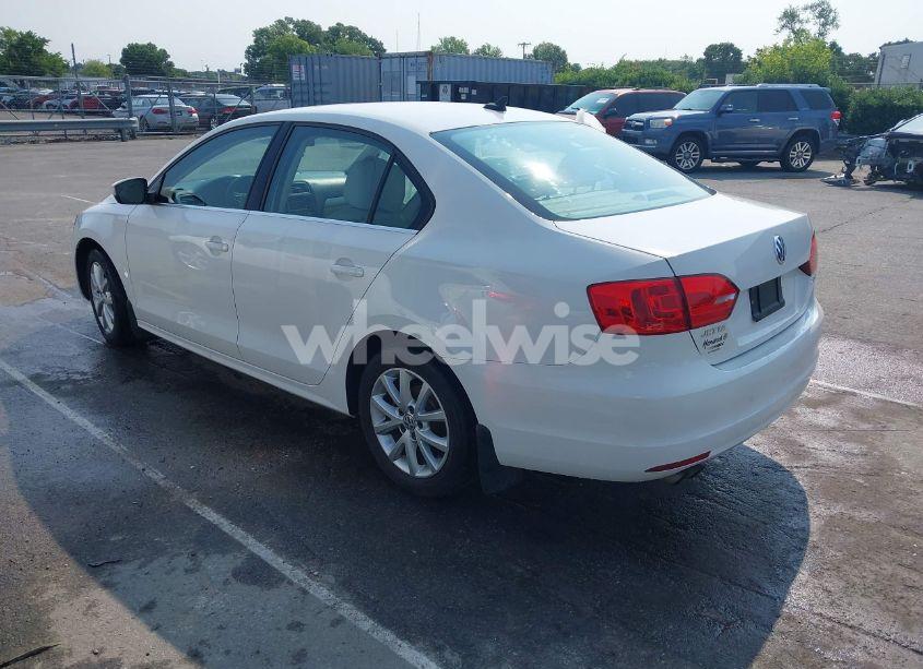 Photo 3 of 2013 Volkswagen Jetta 2.5L SE (VIN 3VWDP7AJ2DM421232)