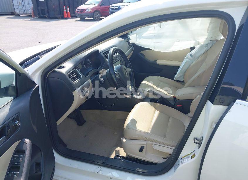 Photo 5 of 2013 Volkswagen Jetta 2.5L SE (VIN 3VWDP7AJ2DM421232)