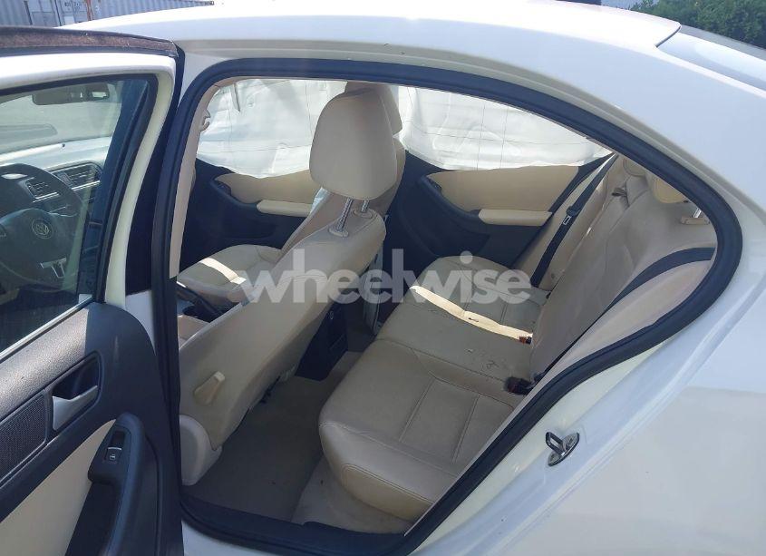 Photo 8 of 2013 Volkswagen Jetta 2.5L SE (VIN 3VWDP7AJ2DM421232)