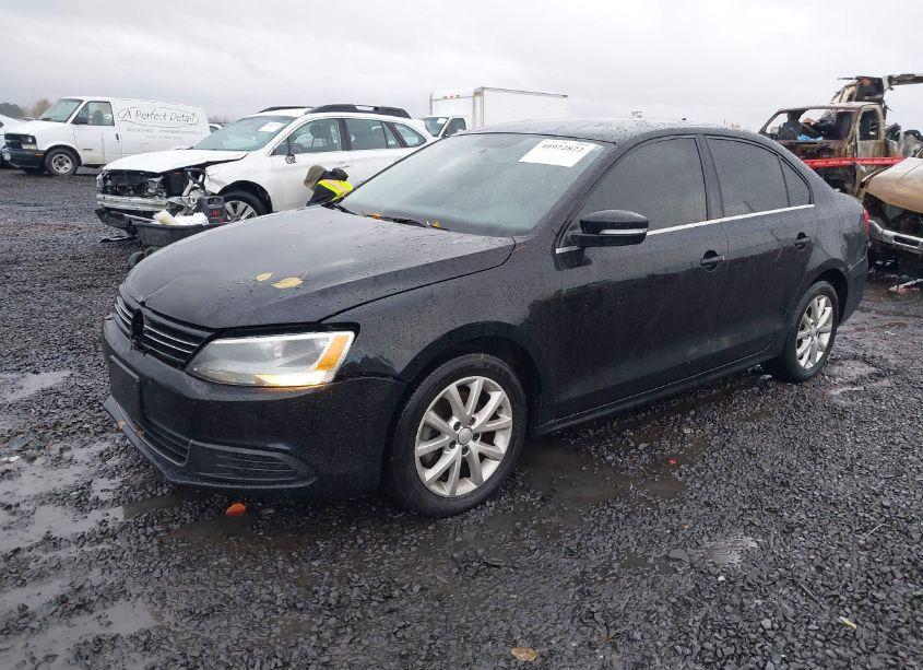 Photo 2 of 2013 Volkswagen Jetta 2.5L SE (VIN 3VWDP7AJ2DM426088)