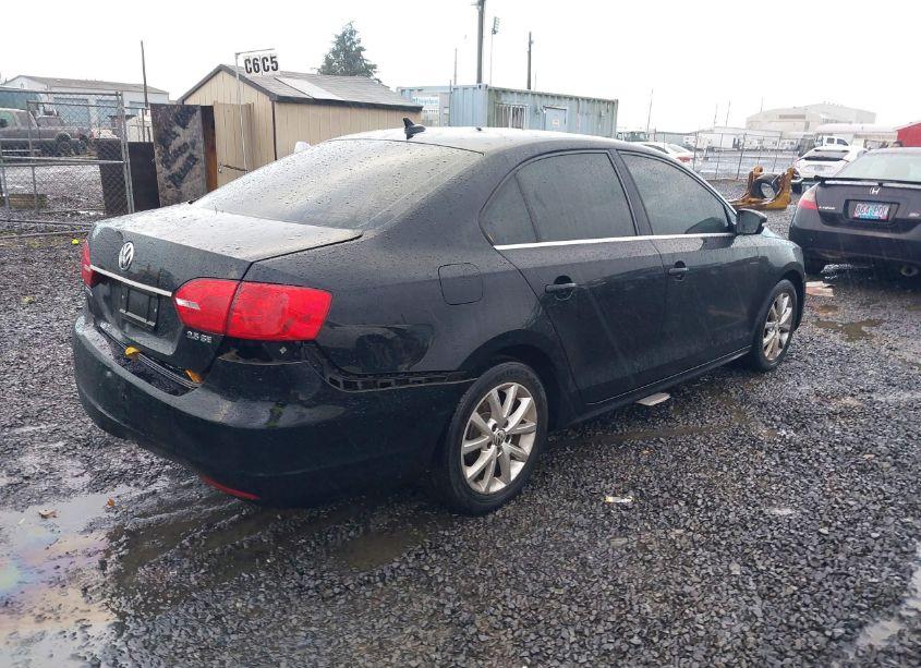 Photo 4 of 2013 Volkswagen Jetta 2.5L SE (VIN 3VWDP7AJ2DM426088)