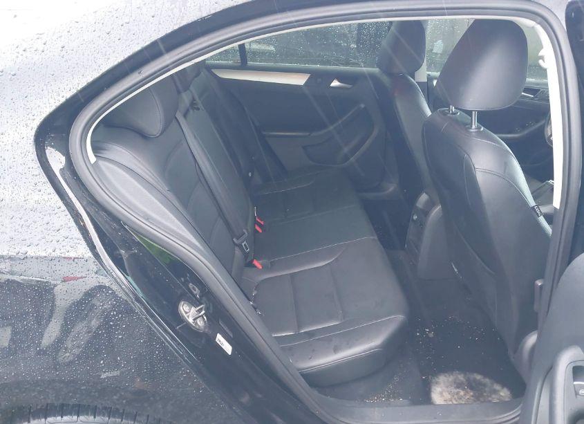 Photo 8 of 2013 Volkswagen Jetta 2.5L SE (VIN 3VWDP7AJ2DM426088)