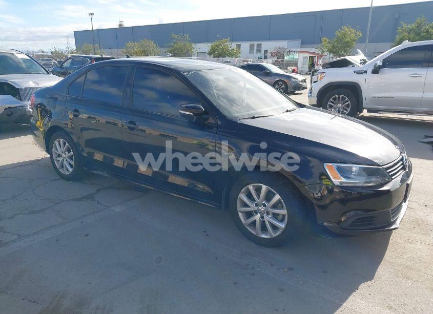 2013 Volkswagen Jetta 2.5L SE (VIN 3VWDP7AJ2DM440931) main photo