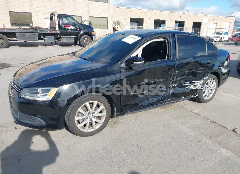 Photo 2 of 2013 Volkswagen Jetta 2.5L SE (VIN 3VWDP7AJ2DM440931)