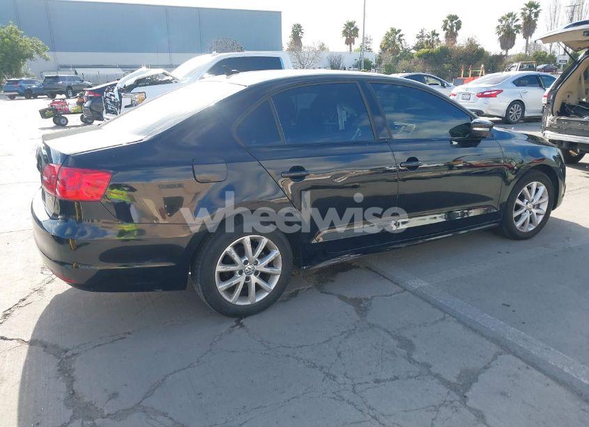 Photo 4 of 2013 Volkswagen Jetta 2.5L SE (VIN 3VWDP7AJ2DM440931)