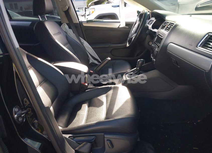 Photo 5 of 2013 Volkswagen Jetta 2.5L SE (VIN 3VWDP7AJ2DM440931)