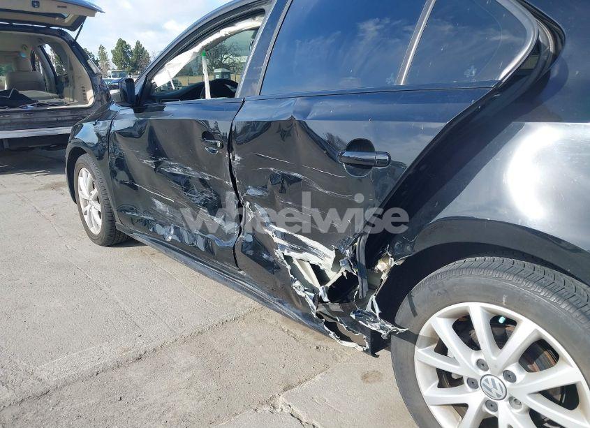 Photo 6 of 2013 Volkswagen Jetta 2.5L SE (VIN 3VWDP7AJ2DM440931)