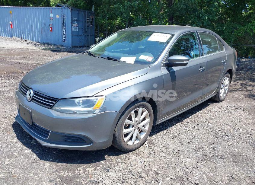 Photo 2 of 2013 Volkswagen Jetta 2.5L SE (VIN 3VWDP7AJ2DM447510)