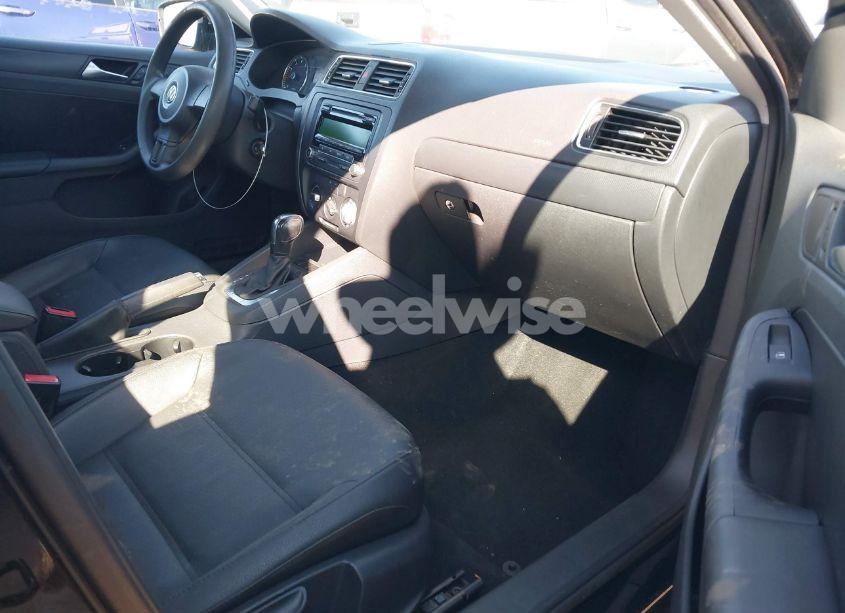 Photo 5 of 2012 Volkswagen Jetta 2.5L SE (VIN 3VWDP7AJ3CM026104)