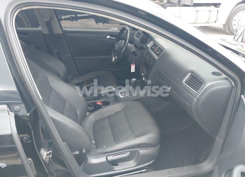 Photo 5 of 2012 Volkswagen Jetta 2.5L SE (VIN 3VWDP7AJ3CM064867)