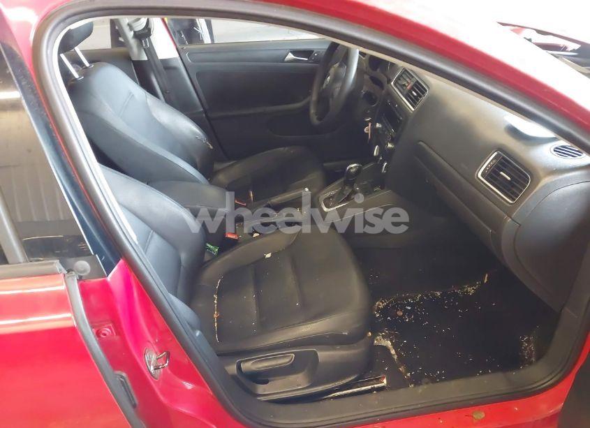 Photo 5 of 2012 Volkswagen Jetta 2.5L SE (VIN 3VWDP7AJ3CM112240)