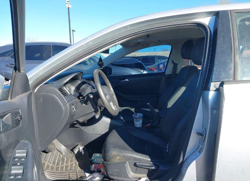 Photo 5 of 2012 Volkswagen Jetta 2.5L SE (VIN 3VWDP7AJ3CM131046)