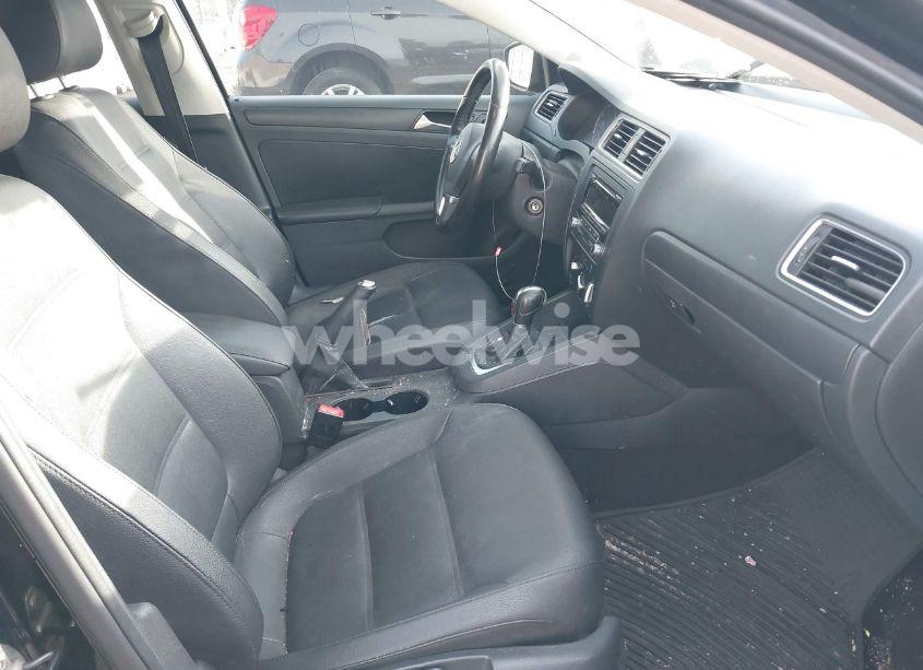 Photo 5 of 2012 Volkswagen Jetta 2.5L SE (VIN 3VWDP7AJ3CM322336)