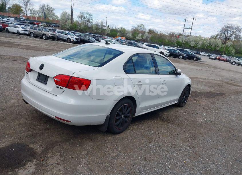 Photo 4 of 2012 Volkswagen Jetta 2.5L SE (VIN 3VWDP7AJ3CM368264)