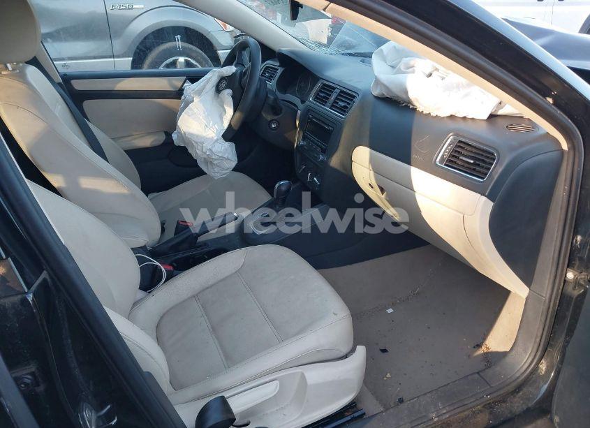 Photo 5 of 2012 Volkswagen Jetta 2.5L SE (VIN 3VWDP7AJ3CM375750)