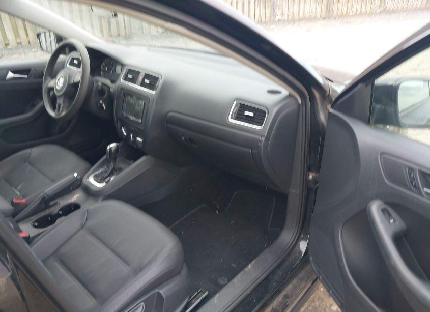 Photo 5 of 2012 Volkswagen Jetta 2.5L SE (VIN 3VWDP7AJ3CM380964)