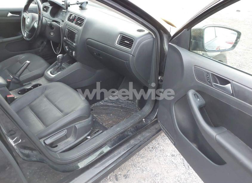 Photo 5 of 2012 Volkswagen Jetta 2.5L SE (VIN 3VWDP7AJ3CM415244)