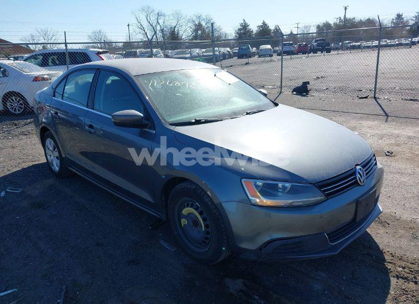 2013 Volkswagen Jetta 2.5L SE (VIN 3VWDP7AJ3DM219936) main photo